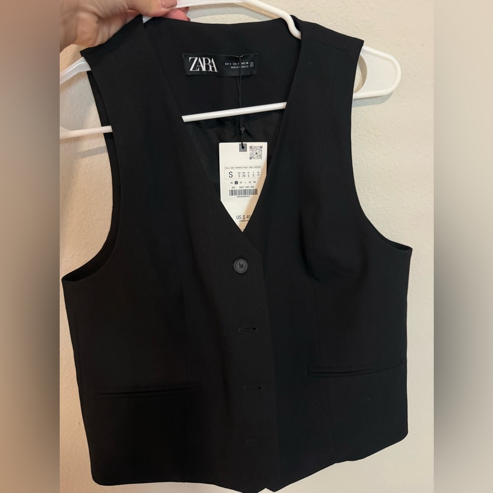 NWT Women's Zara Black Buttoned Vest. Size Small. Unworn.